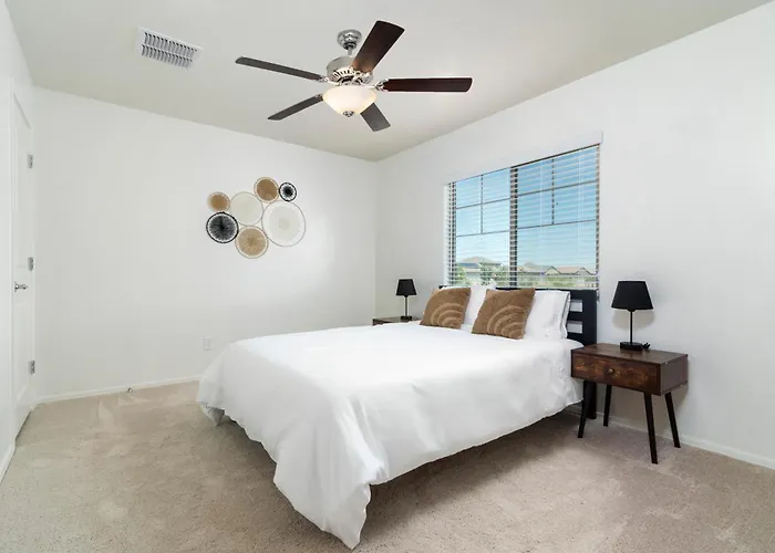 Spacious Family Oasis ~ Pooltable ~ Backyard ~ Pkg Hébergement de vacances Casa Grande
