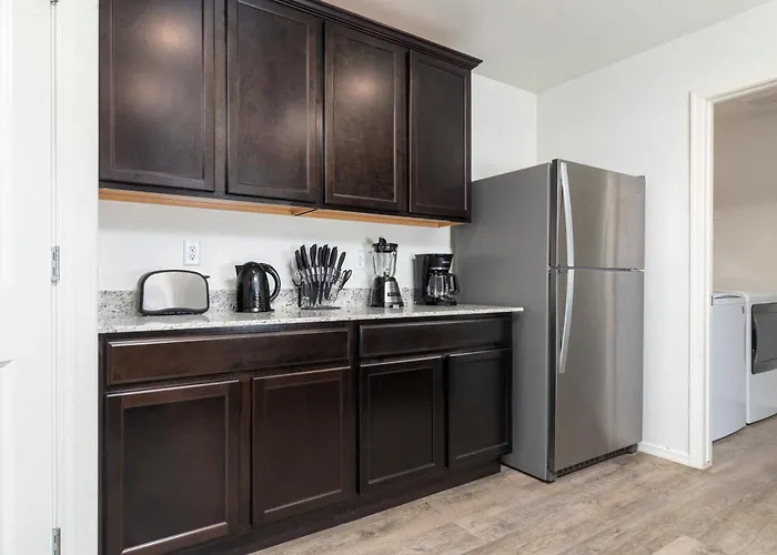 Hébergement de vacances Spacious Family Oasis ~ Pooltable ~ Backyard ~ Pkg