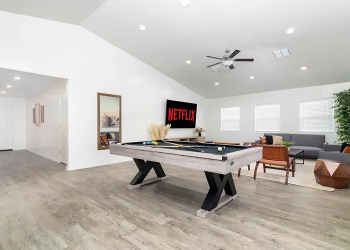Hébergement de vacances Spacious Family Oasis ~ Pooltable ~ Backyard ~ Pkg *